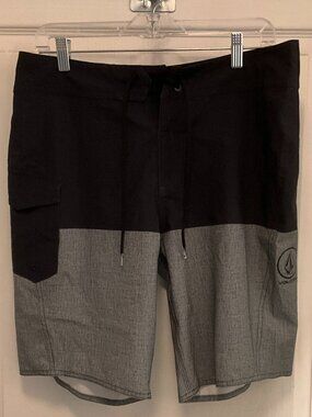 Men's Volcom Board Shorts - Size 32